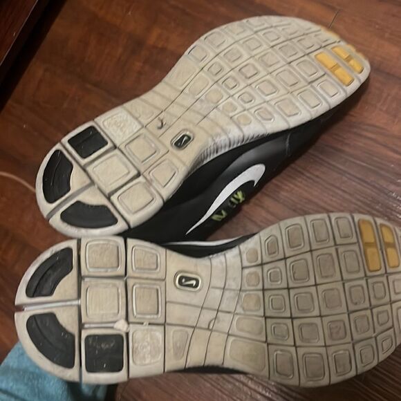 Women’s Nike Free Black Great Condition Running Sneaker - Neon Laces - 8.5 - Picture 3 of 4